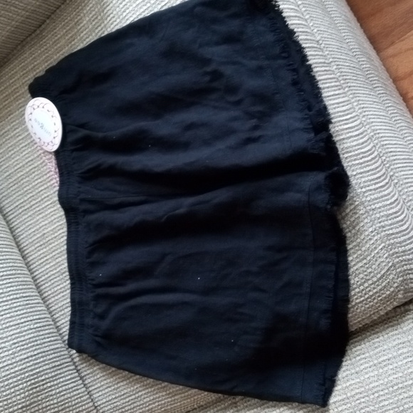 Umgee medium animal print front, solid black cheeky shorts with fringed hem. NWT - Picture 5 of 7